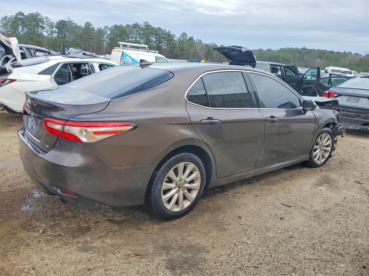 2019 TOYOTA CAMRY L photo 3