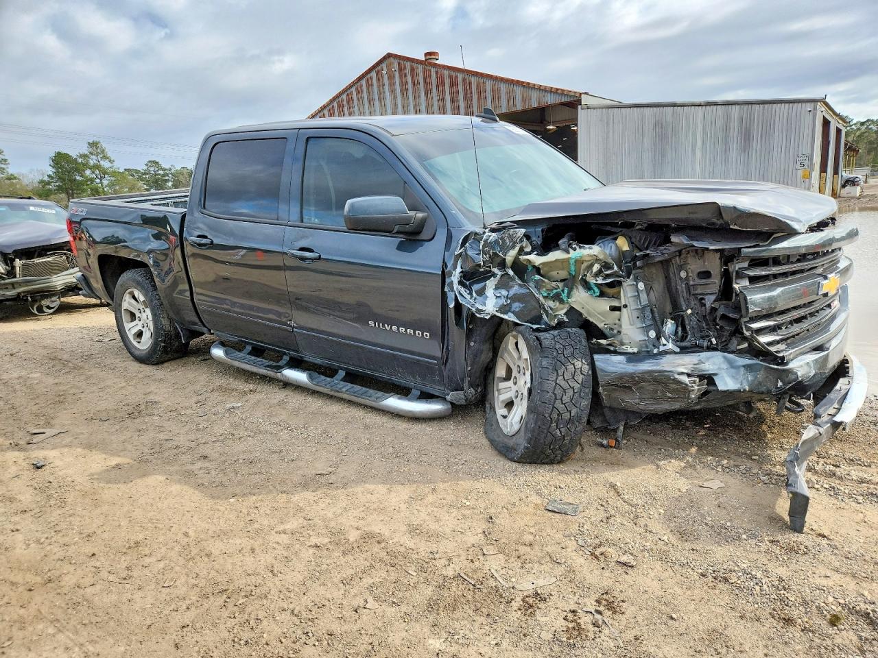 2017 CHEVROLET SILVERADO K1500 LT photo 4