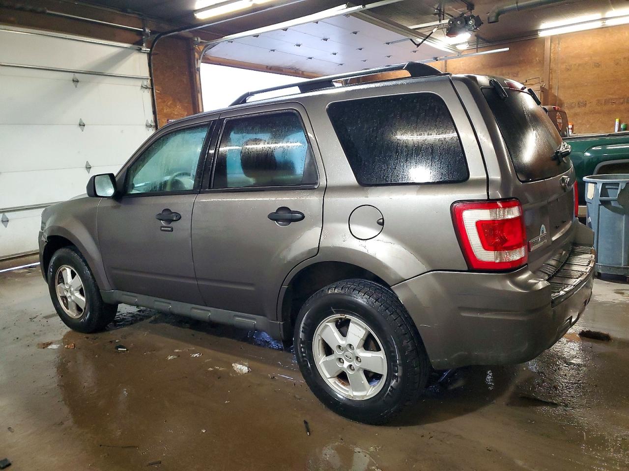 2010 FORD ESCAPE XLT photo 4