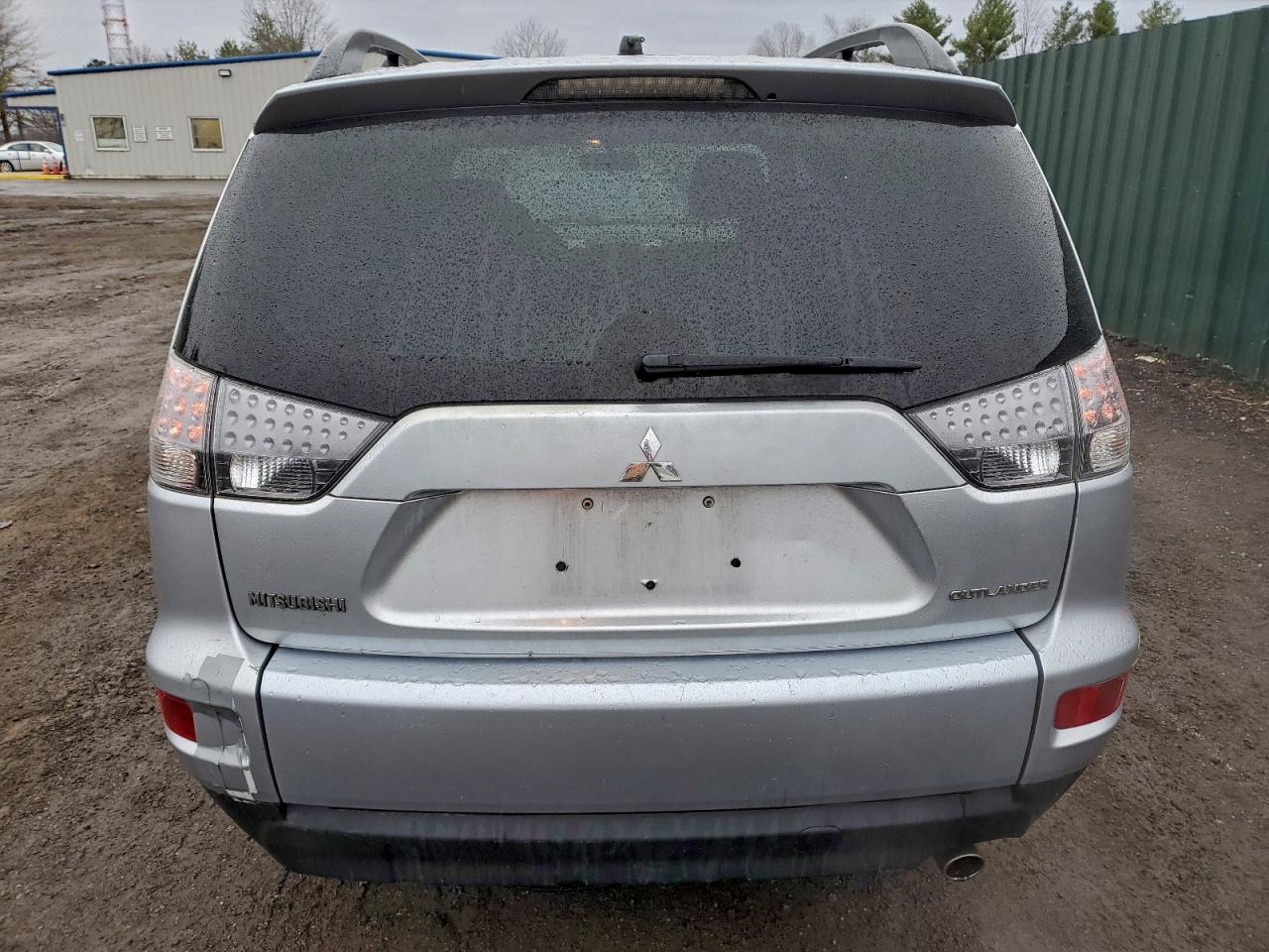 2011 MITSUBISHI OUTLANDER ES photo 6