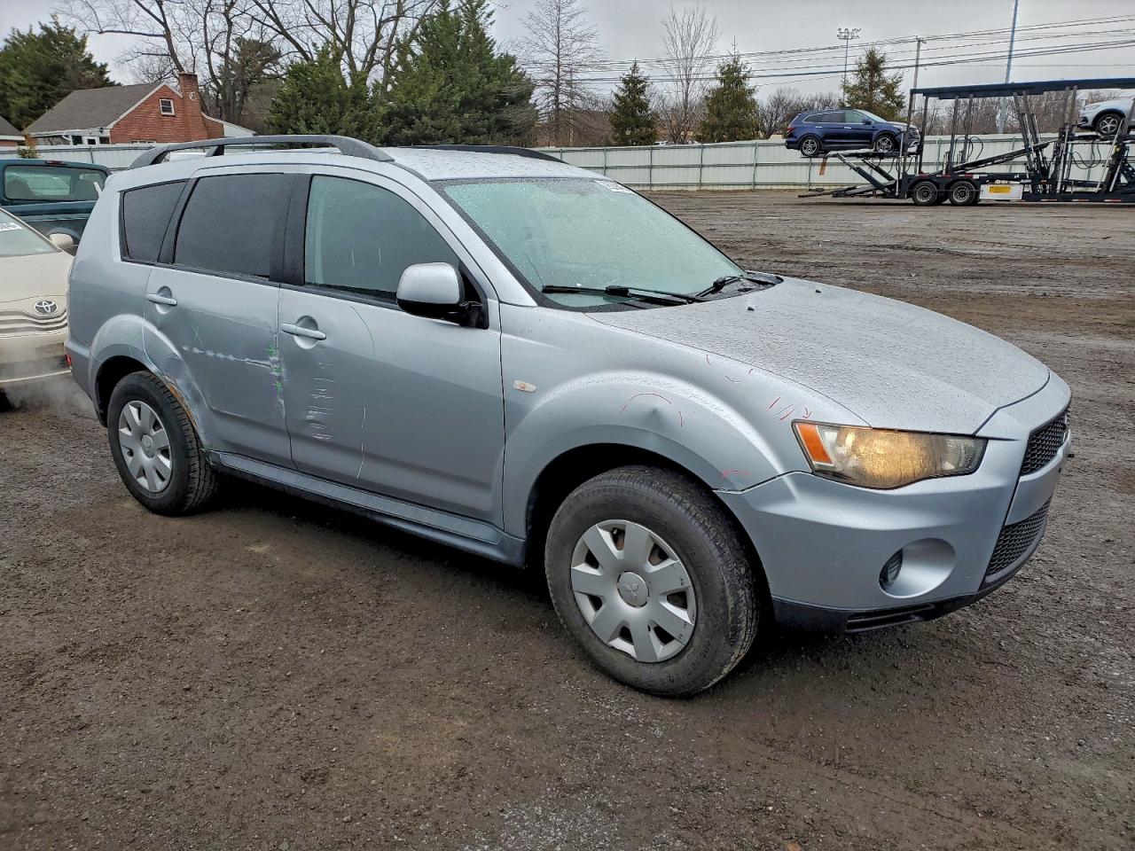 2011 MITSUBISHI OUTLANDER ES photo 4