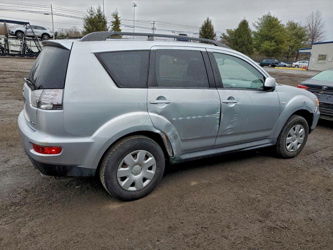 2011 MITSUBISHI OUTLANDER ES photo 3
