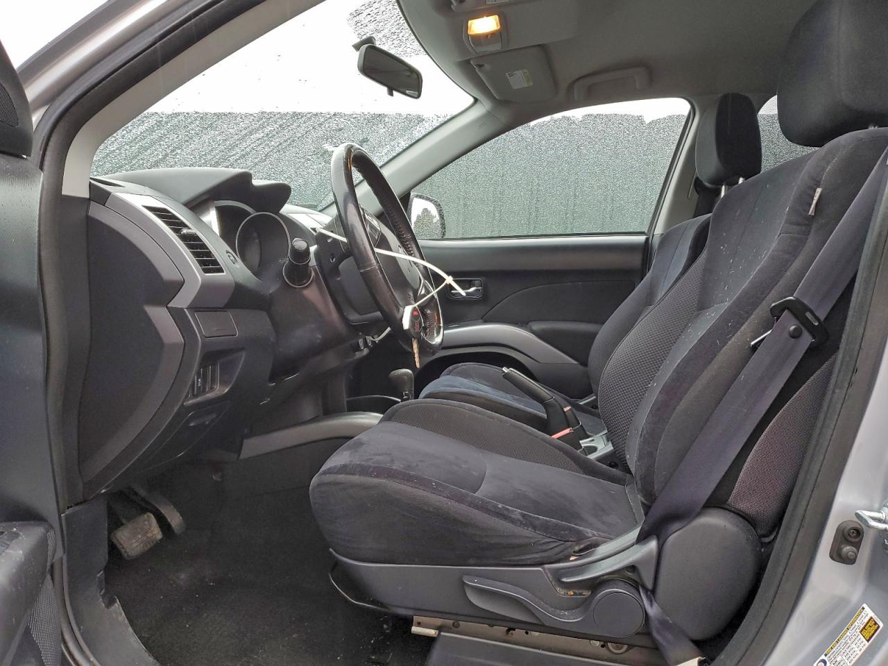 2011 MITSUBISHI OUTLANDER ES photo 7