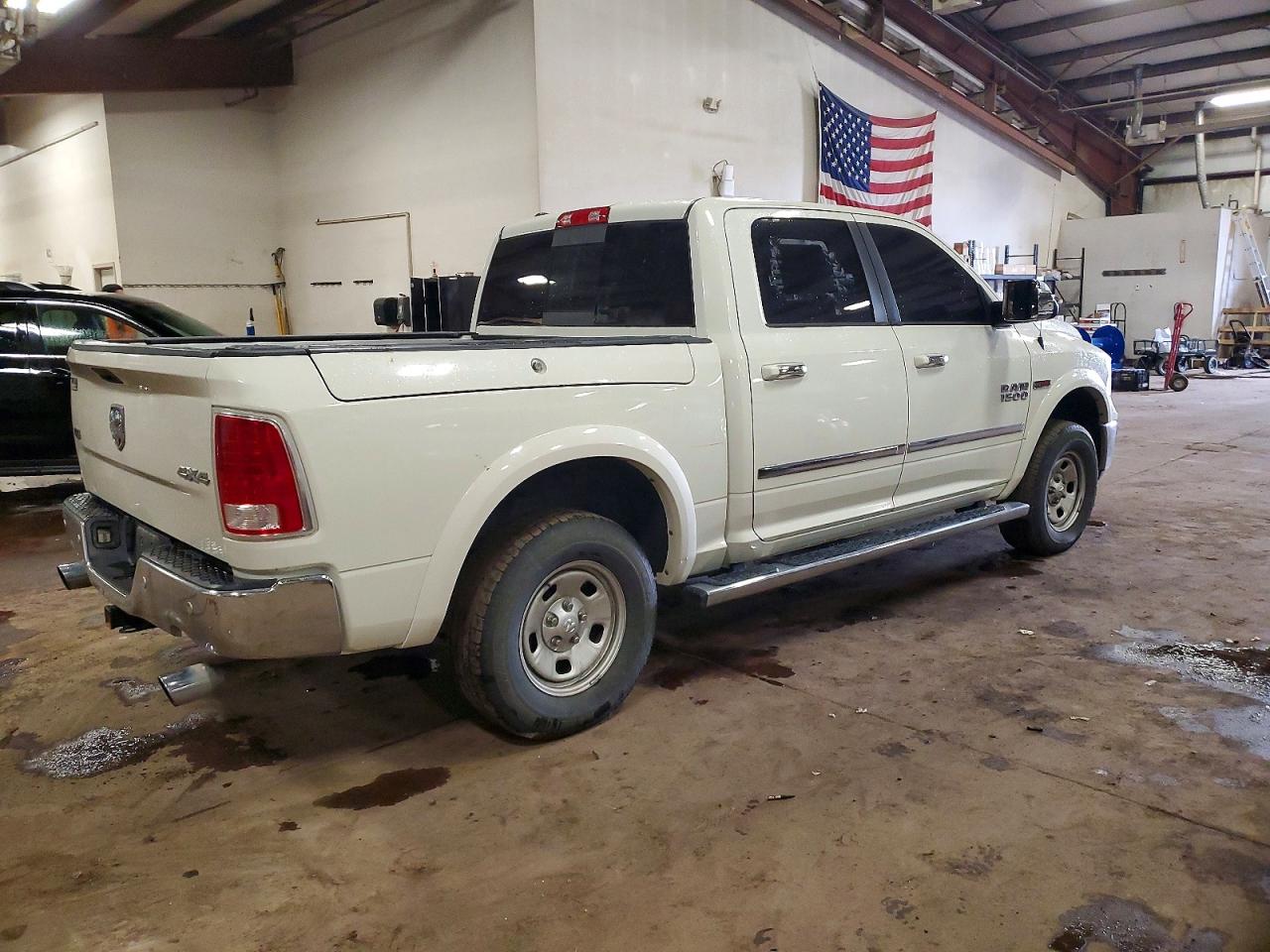 2016 RAM 1500 LARAMIE photo 3