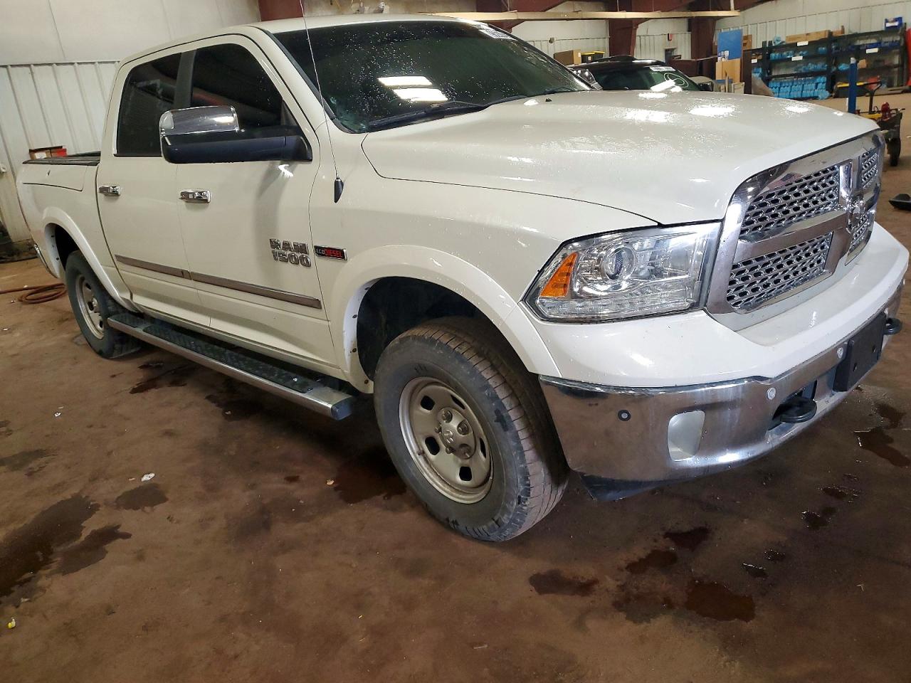 2016 RAM 1500 LARAMIE photo 4