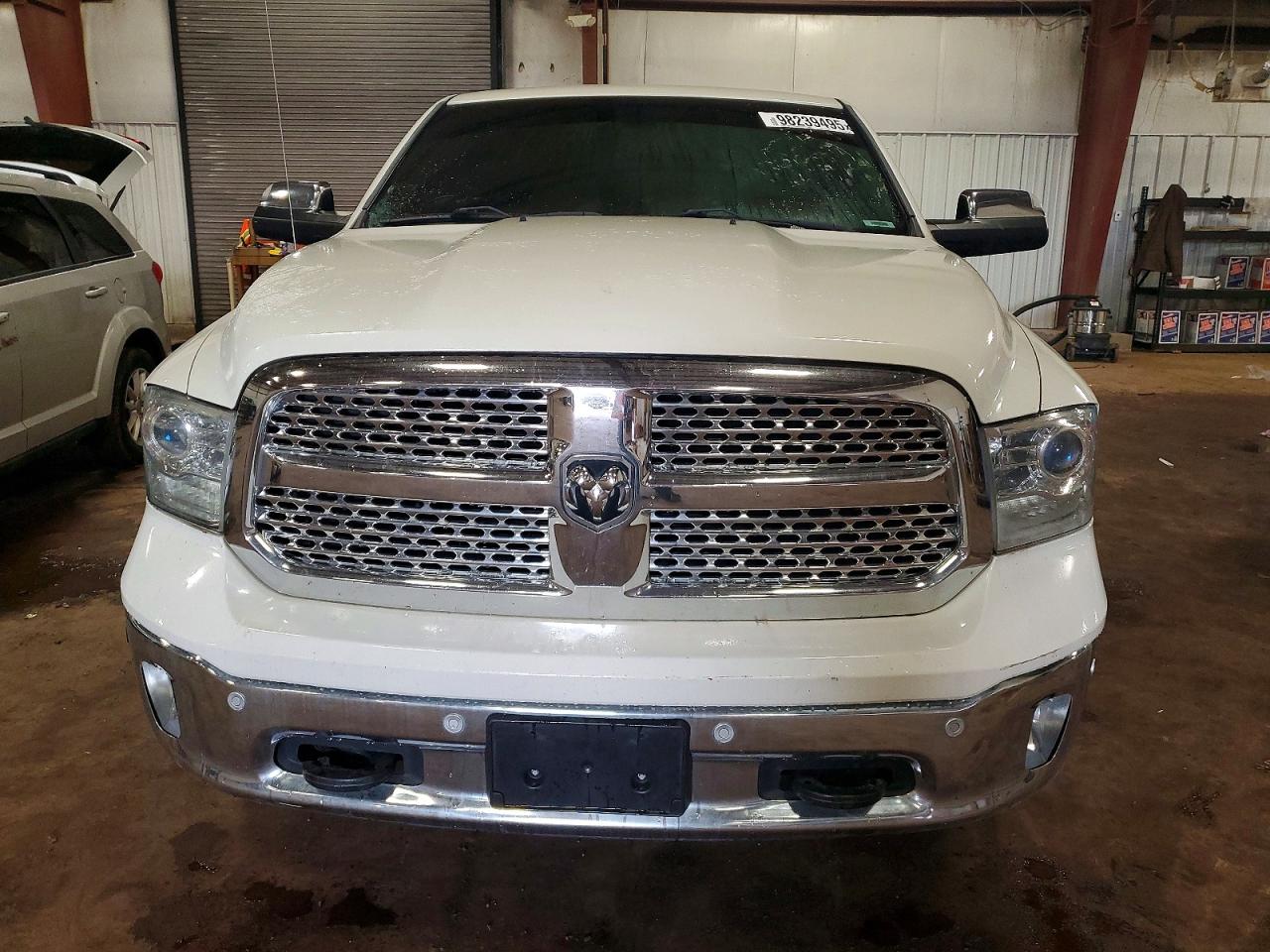 2016 RAM 1500 LARAMIE photo 5