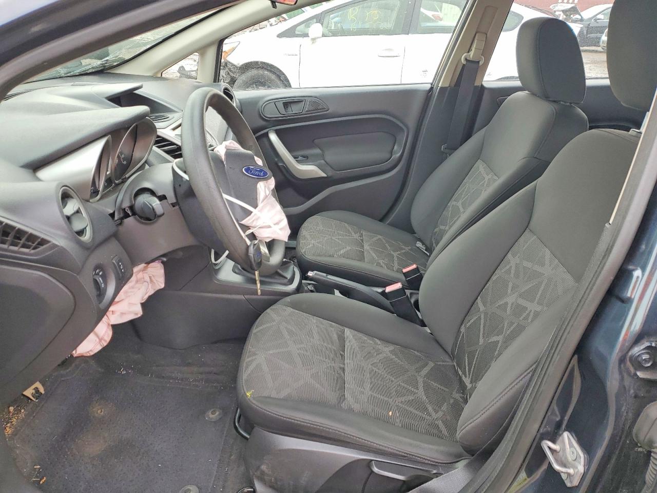 2011 FORD FIESTA SE photo 13