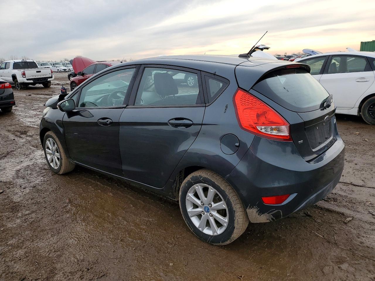 2011 FORD FIESTA SE photo 3