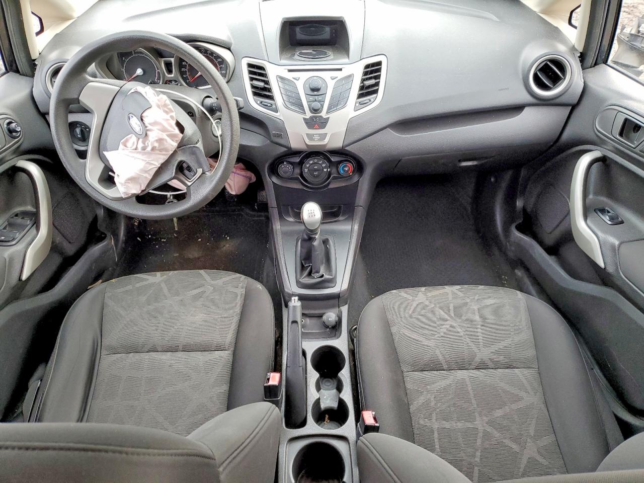 2011 FORD FIESTA SE photo 15