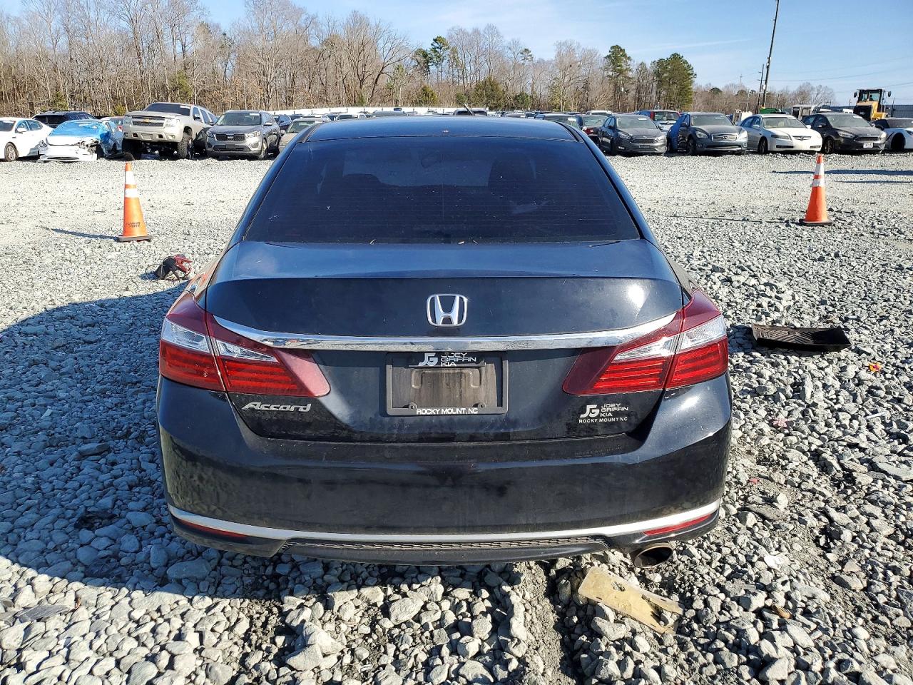 2017 HONDA ACCORD LX photo 6