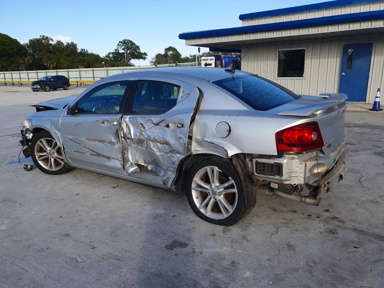 2011 DODGE AVENGER MAINSTREET photo 2