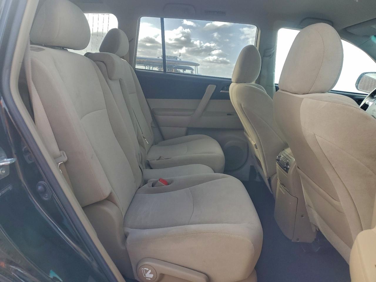 2012 TOYOTA HIGHLANDER BASE photo 10