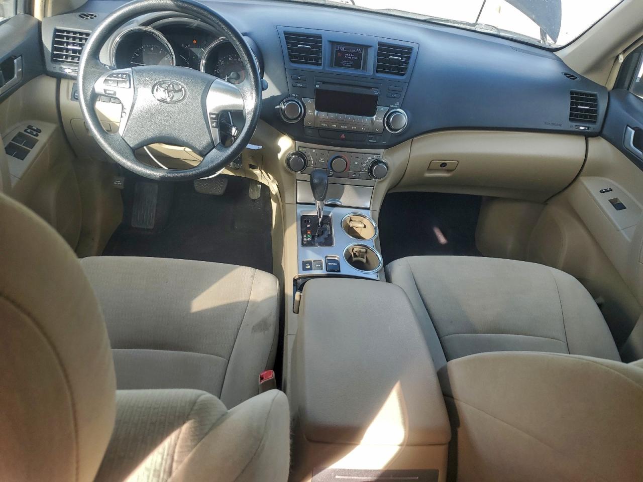 2012 TOYOTA HIGHLANDER BASE photo 8