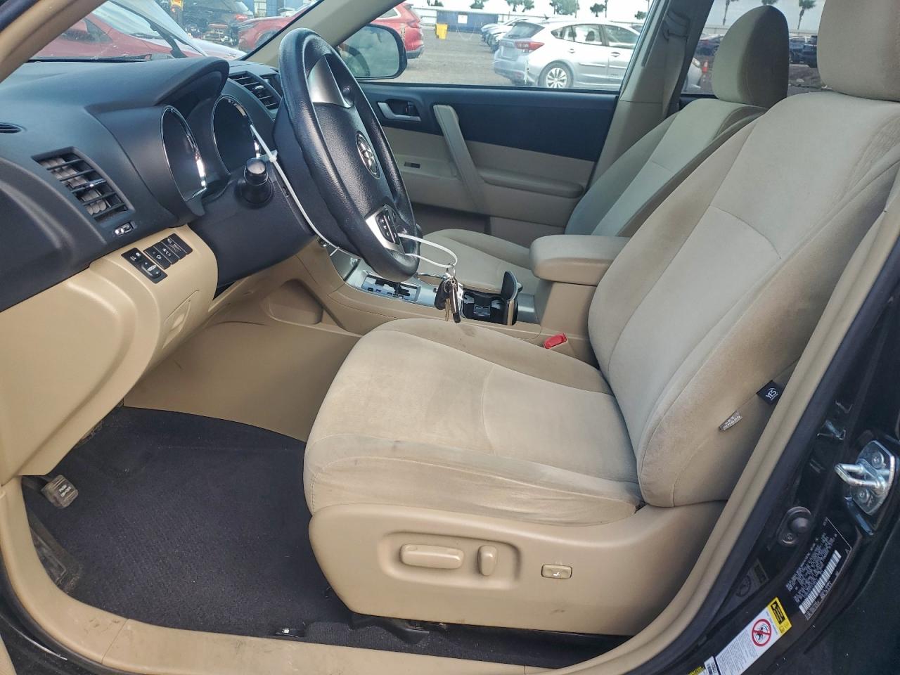2012 TOYOTA HIGHLANDER BASE photo 7