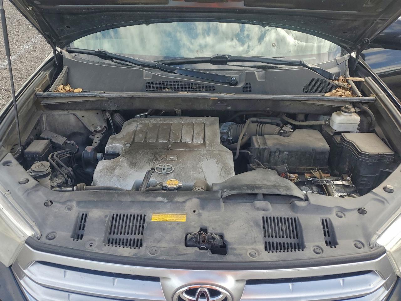 2012 TOYOTA HIGHLANDER BASE photo 11