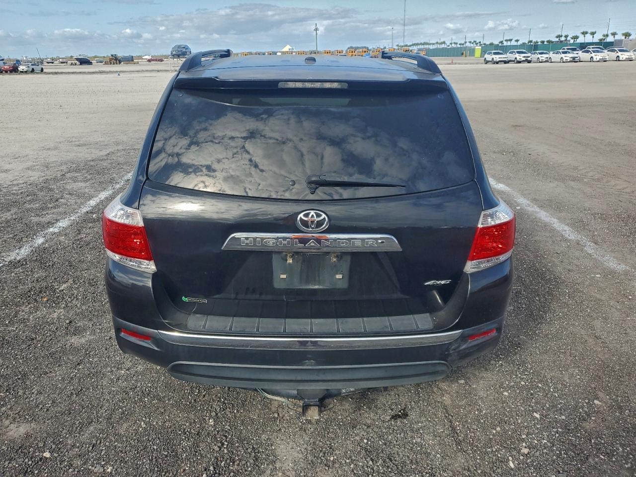 2012 TOYOTA HIGHLANDER BASE photo 6