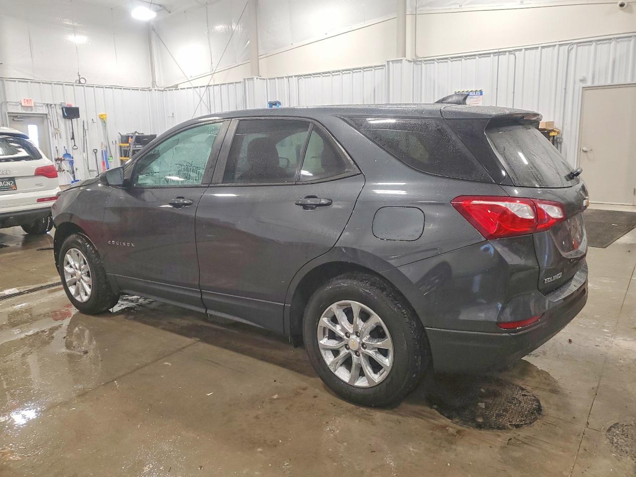 2020 CHEVROLET EQUINOX photo 2