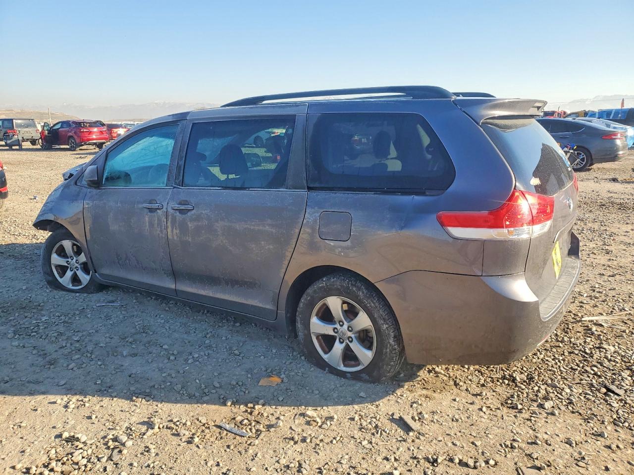2013 TOYOTA SIENNA LE photo 2