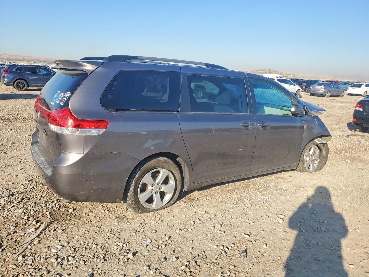 2013 TOYOTA SIENNA LE photo 3