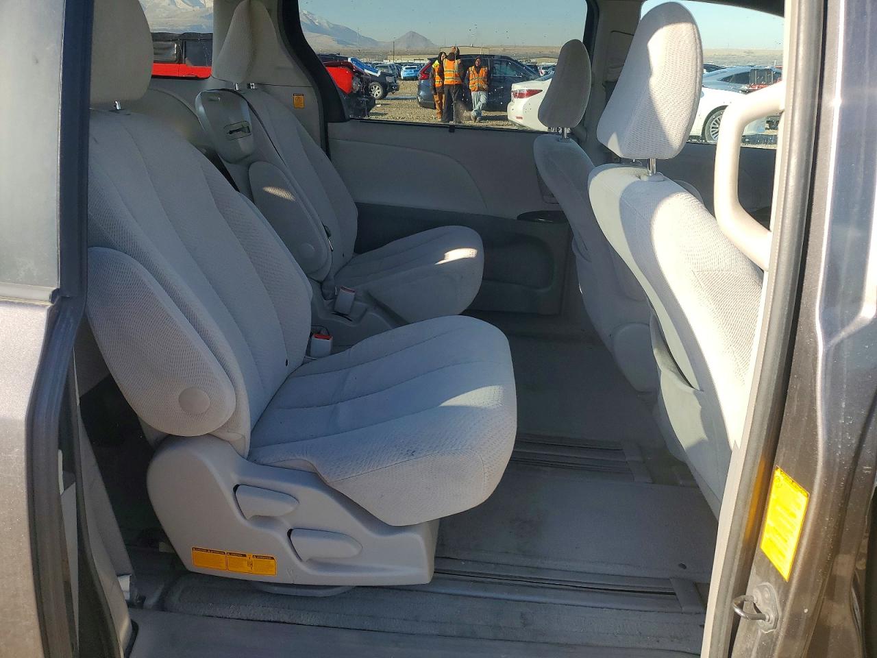 2013 TOYOTA SIENNA LE photo 11