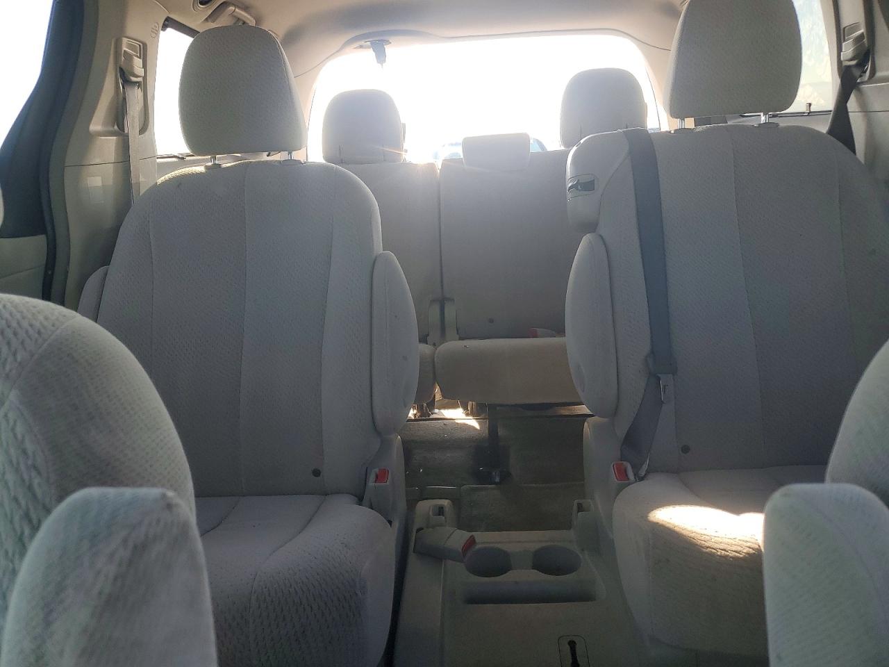 2013 TOYOTA SIENNA LE photo 10