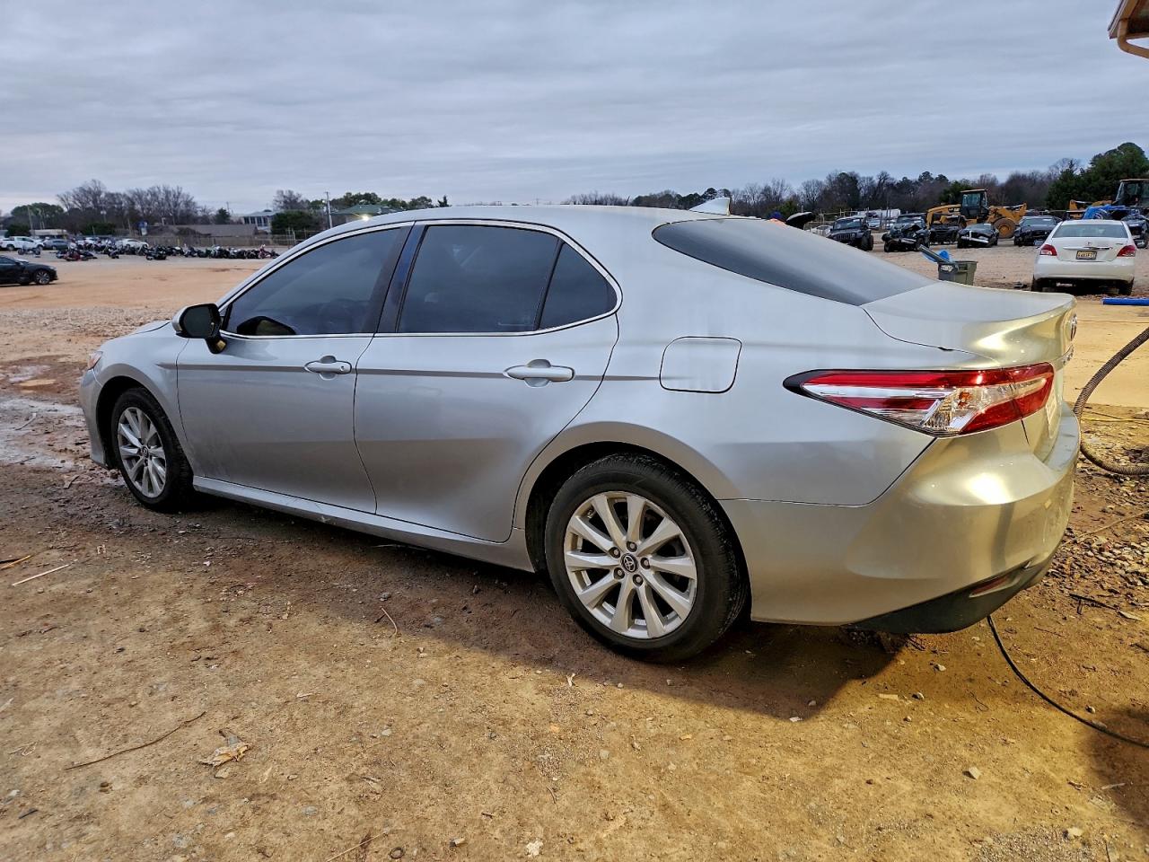 2019 TOYOTA CAMRY L photo 2