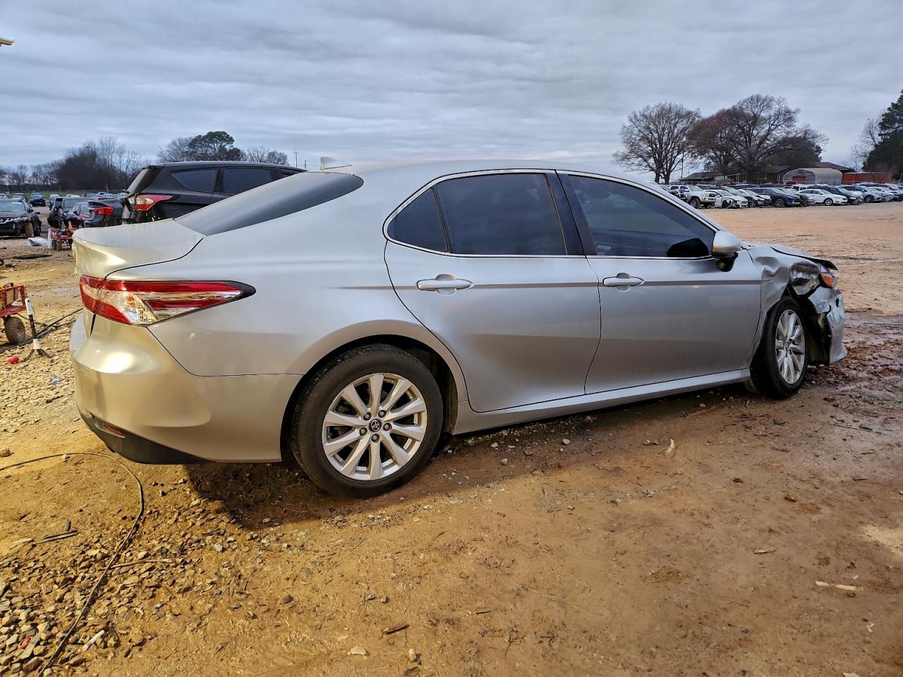 2019 TOYOTA CAMRY L photo 3