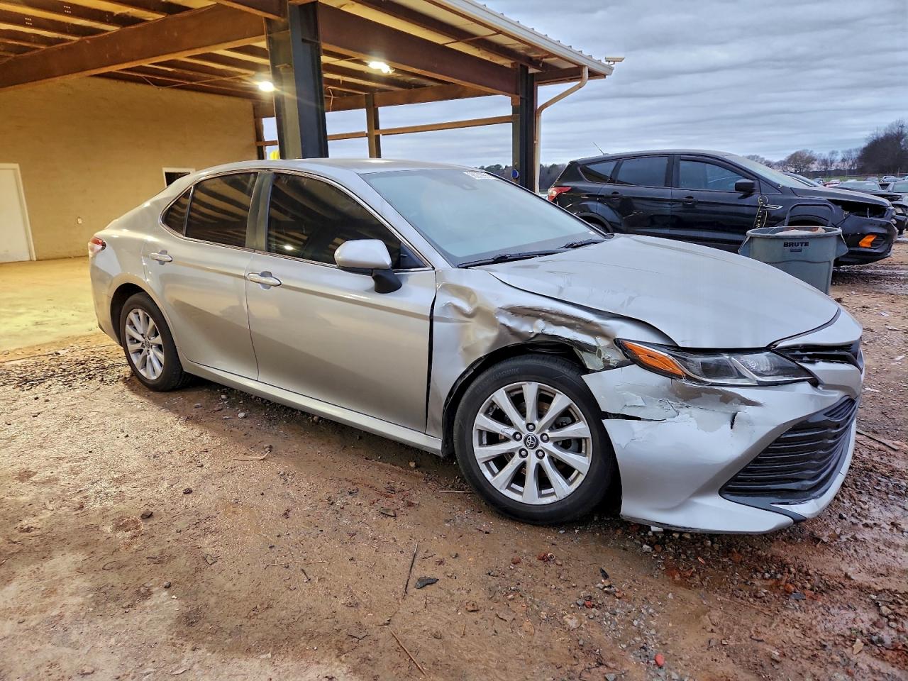 2019 TOYOTA CAMRY L photo 4