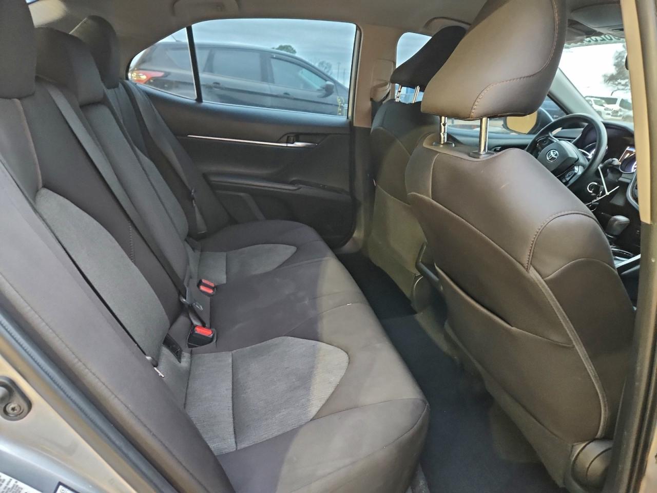 2019 TOYOTA CAMRY L photo 10