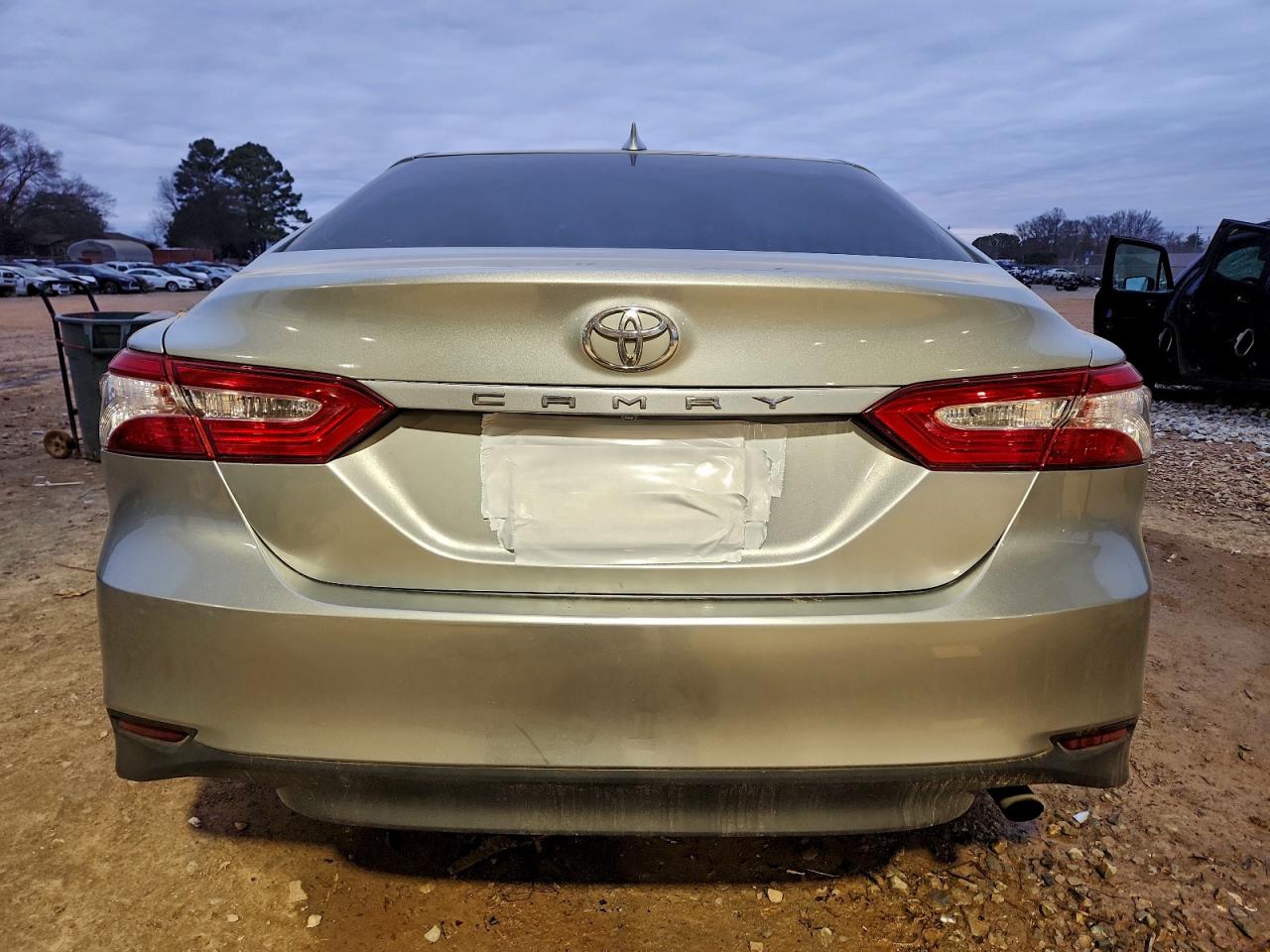 2019 TOYOTA CAMRY L photo 6