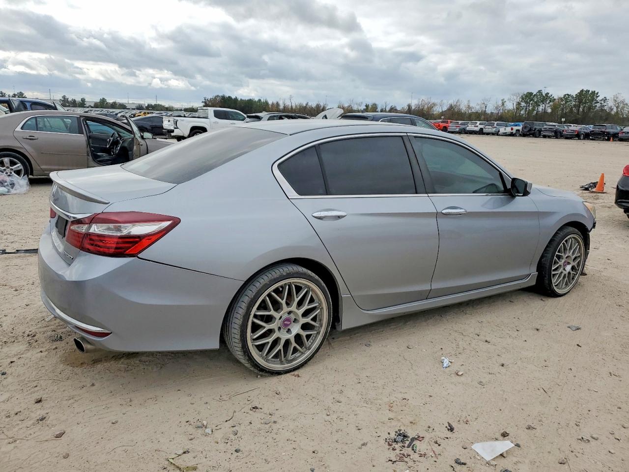 2017 HONDA ACCORD SPORT photo 3