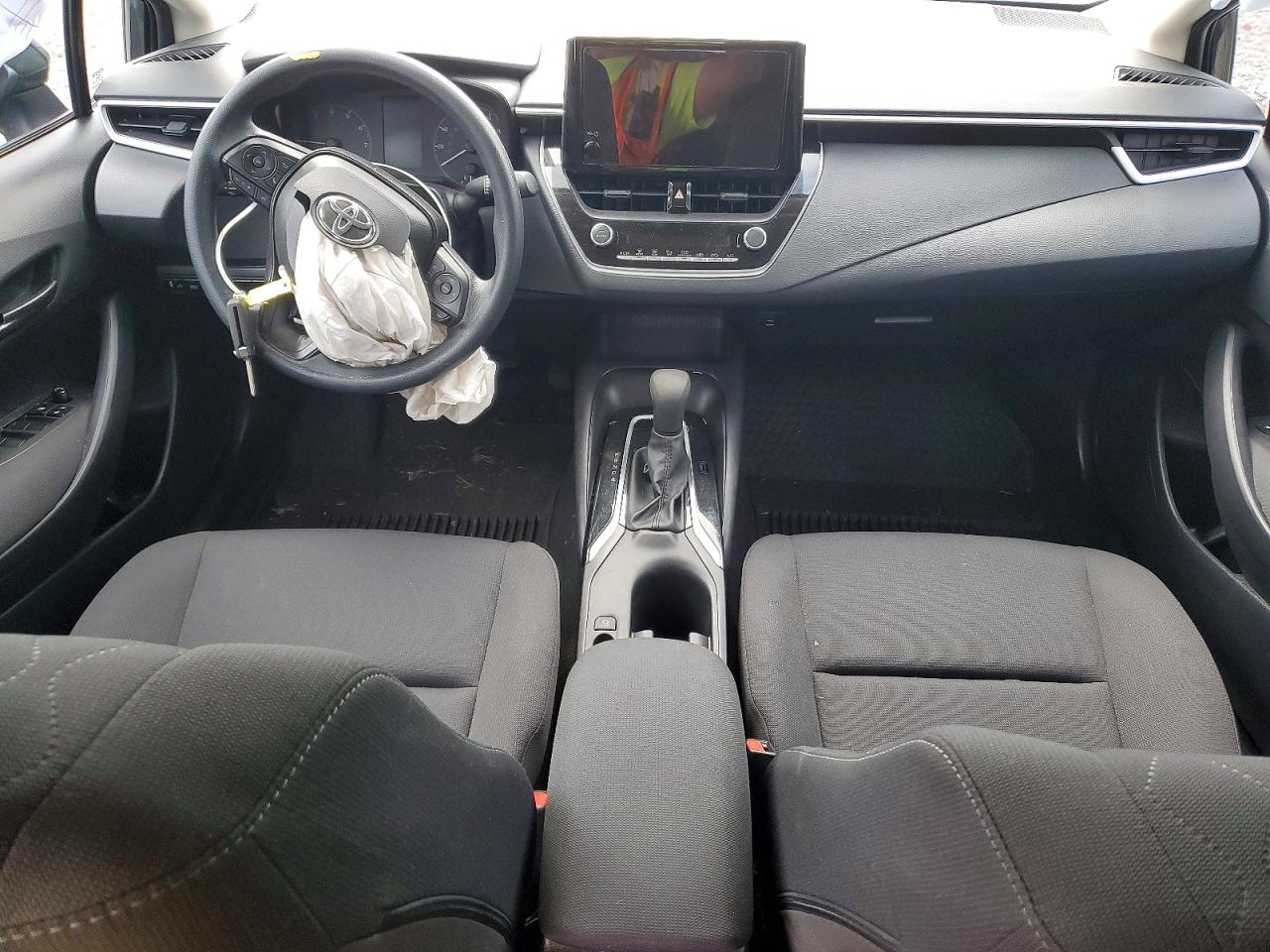 2025 TOYOTA COROLLA LE photo 8