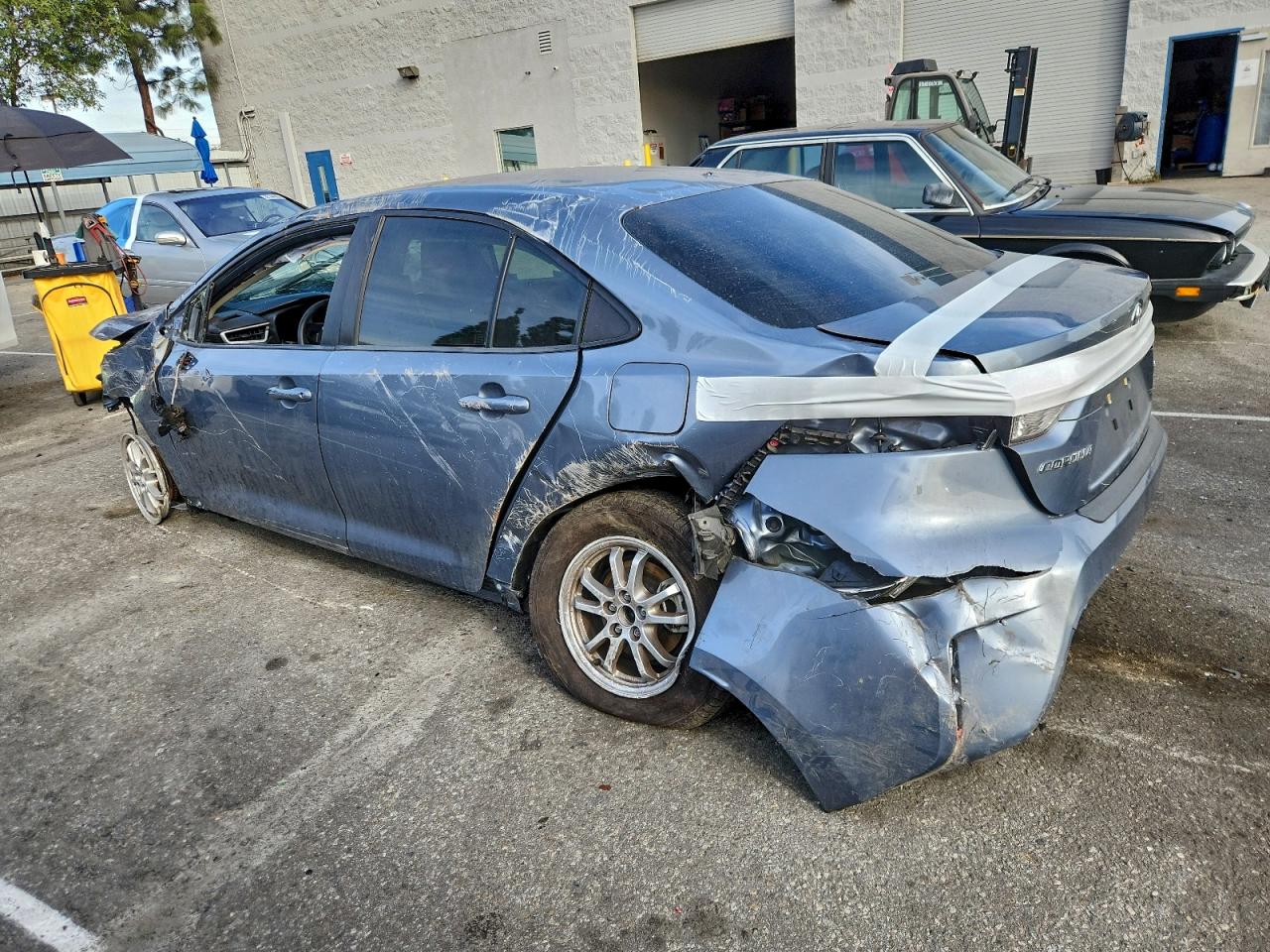 2021 TOYOTA COROLLA LE photo 2