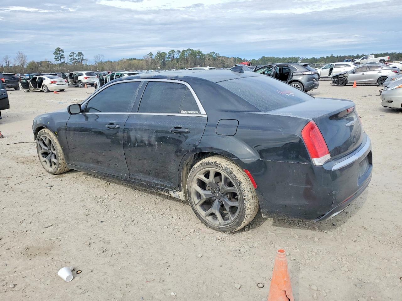 2015 CHRYSLER 300 LIMITED photo 2