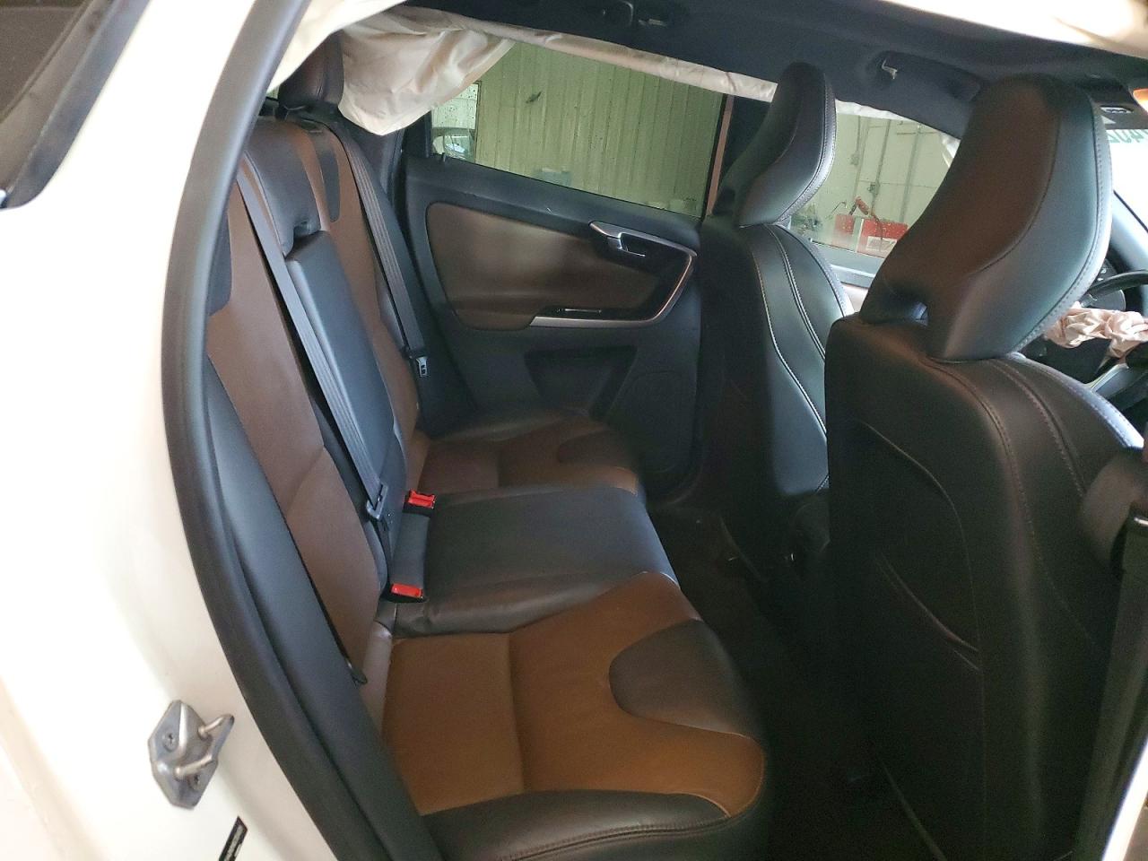 2016 VOLVO XC60 T5 PLATINUM photo 11