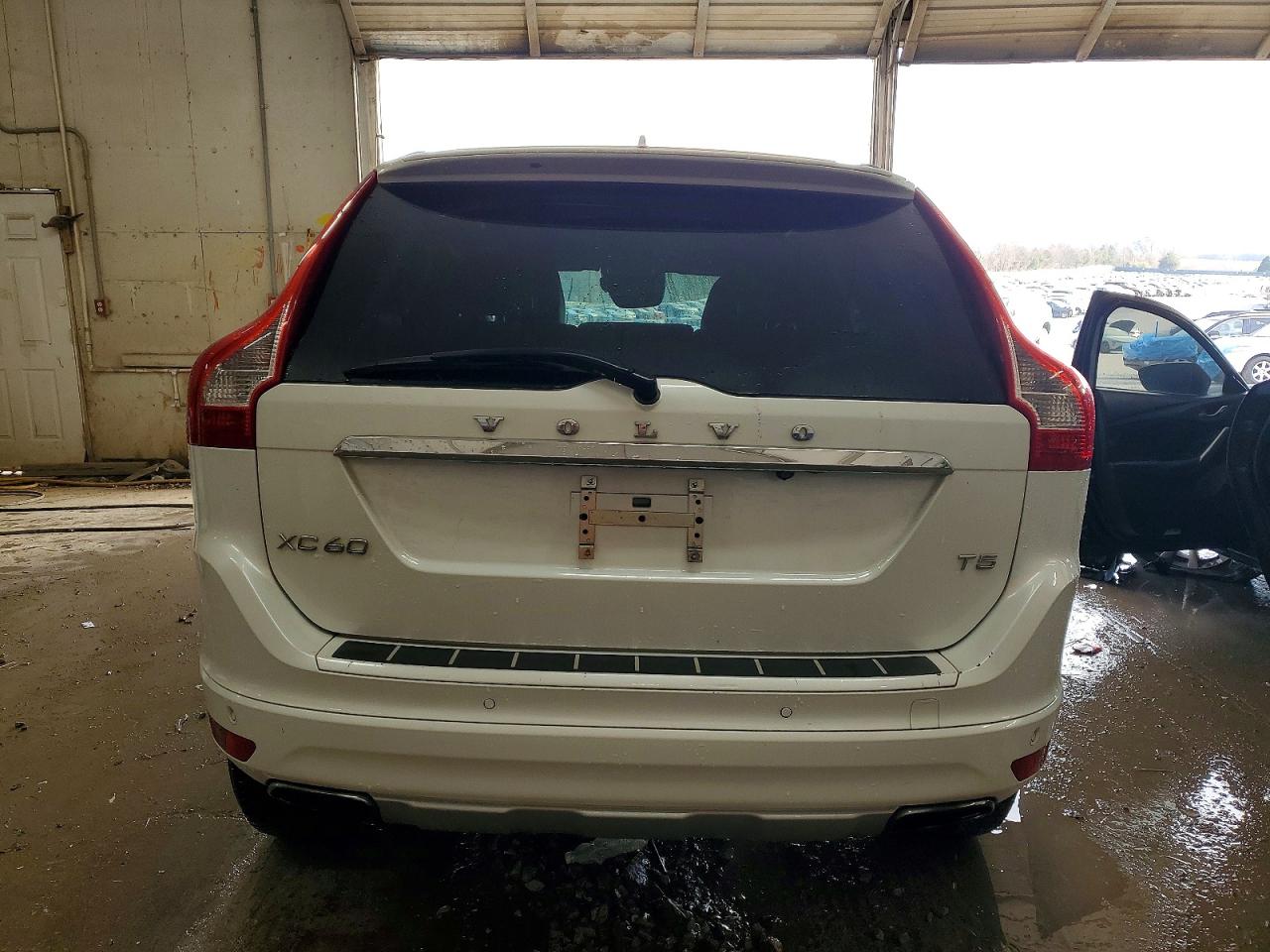 2016 VOLVO XC60 T5 PLATINUM photo 6
