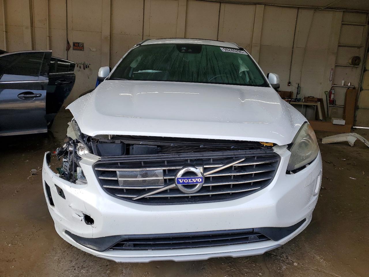 2016 VOLVO XC60 T5 PLATINUM photo 5