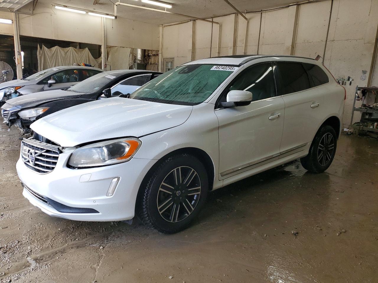 2016 VOLVO XC60