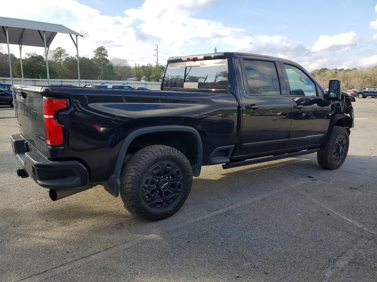 2024 CHEVROLET SILVERADO K2500 HIGH COUNTRY photo 3