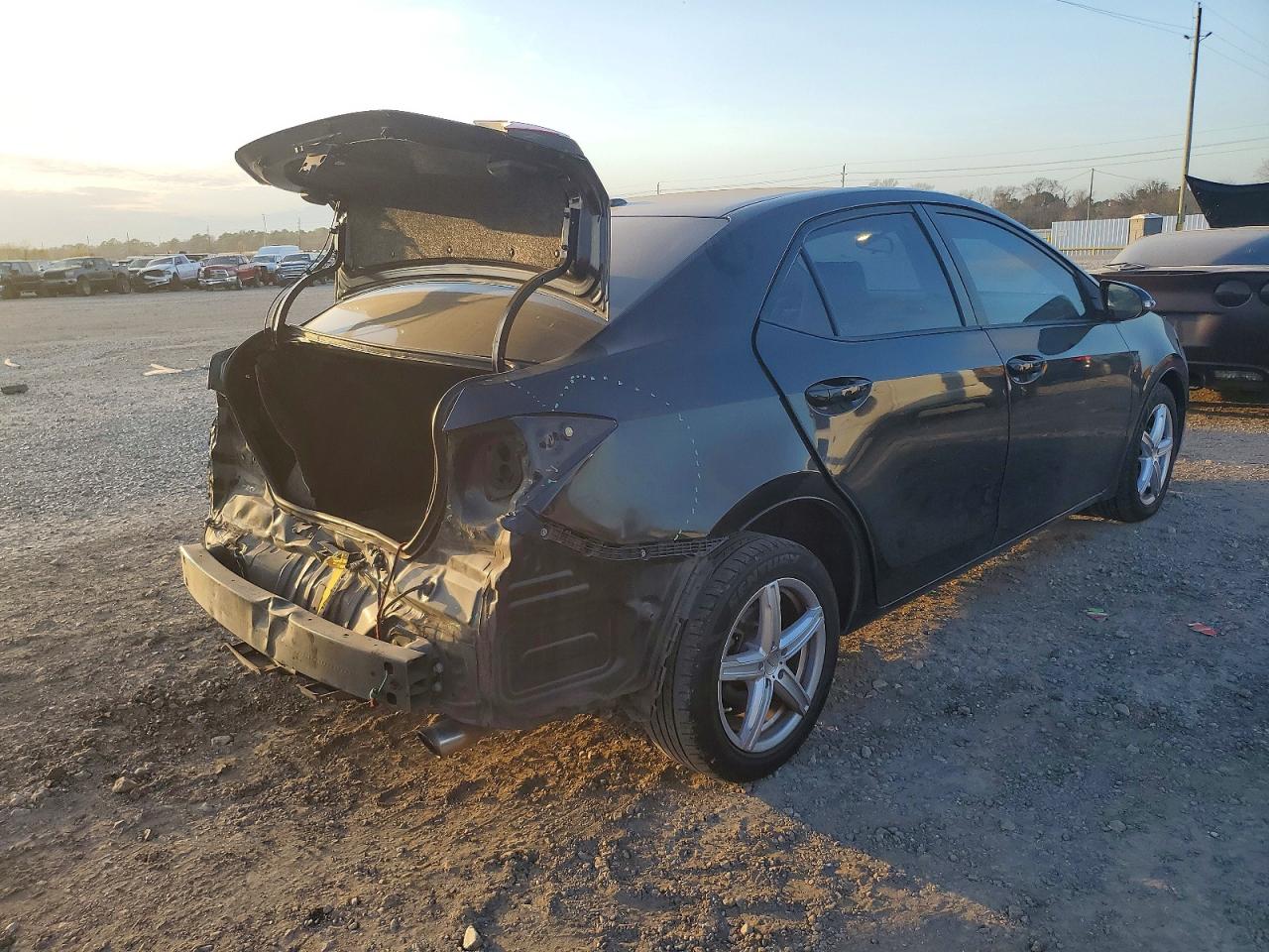 2014 TOYOTA COROLLA L photo 3