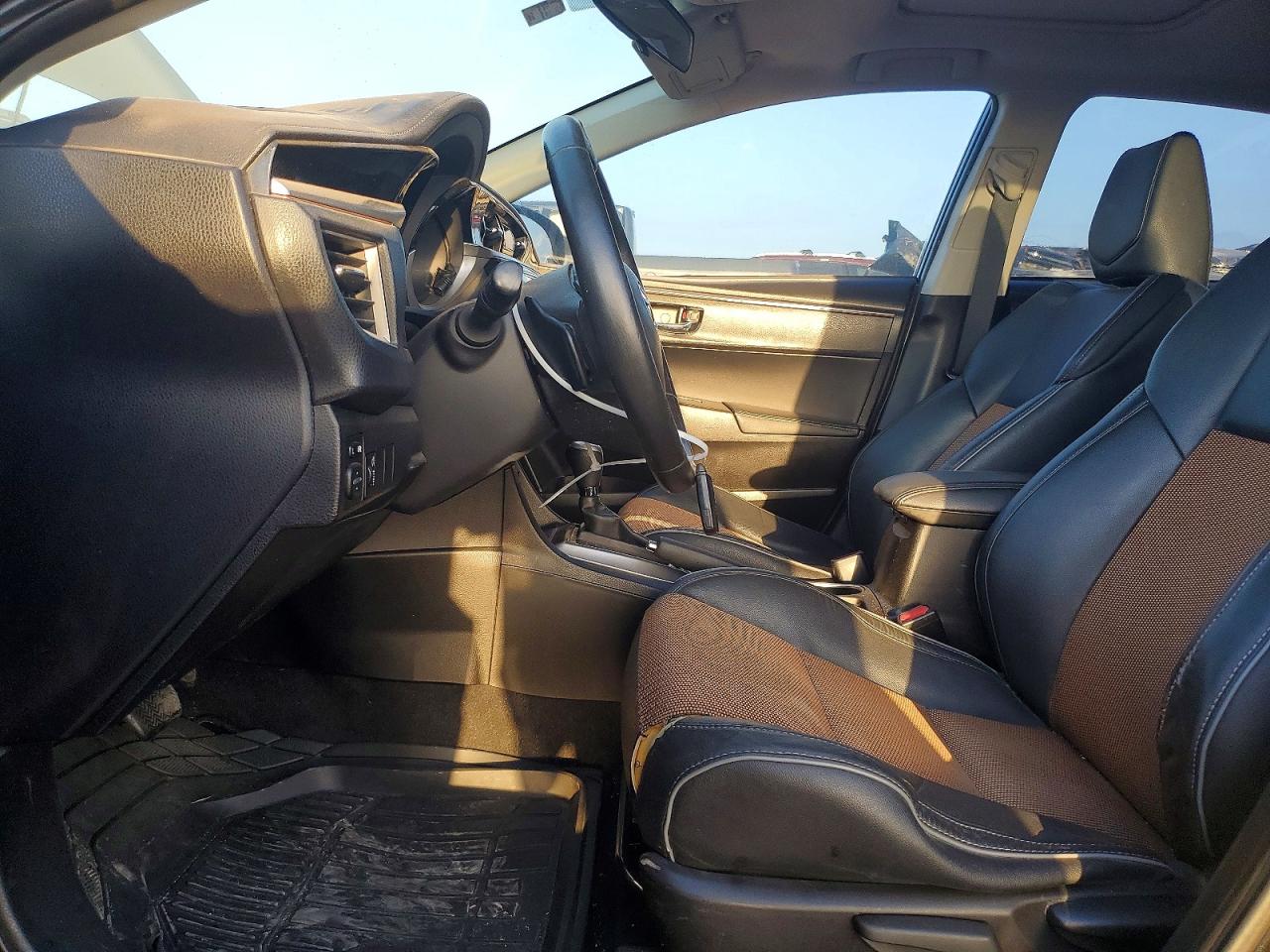 2014 TOYOTA COROLLA L photo 7
