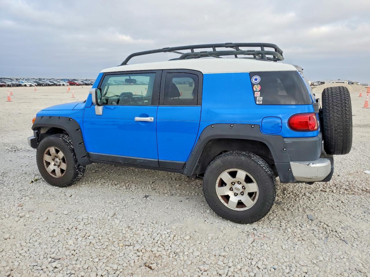 2007 TOYOTA FJ CRUISER photo 2