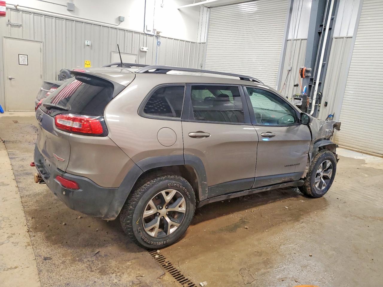 2017 JEEP CHEROKEE TRAILHAWK photo 3