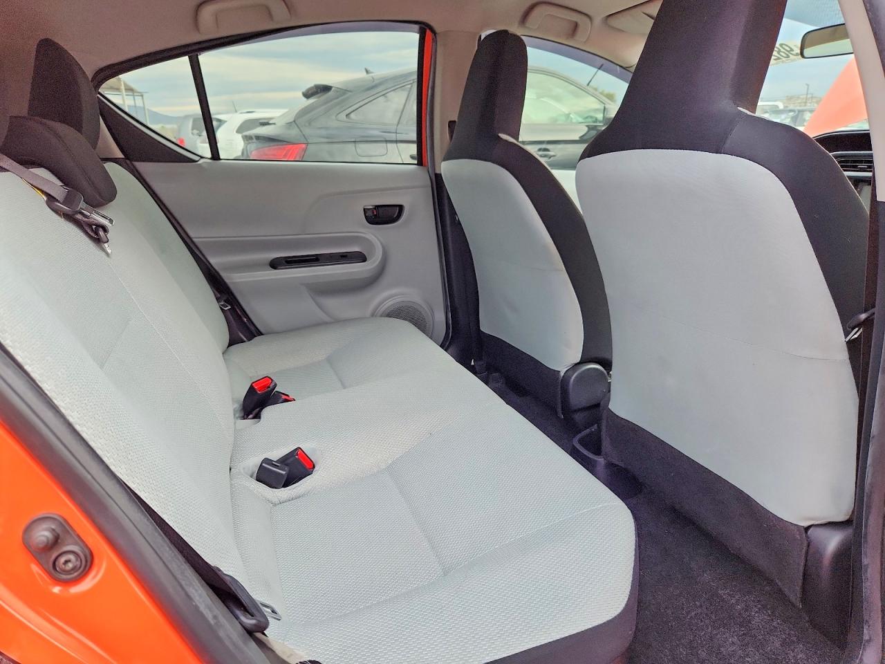 2014 TOYOTA PRIUS C photo 10