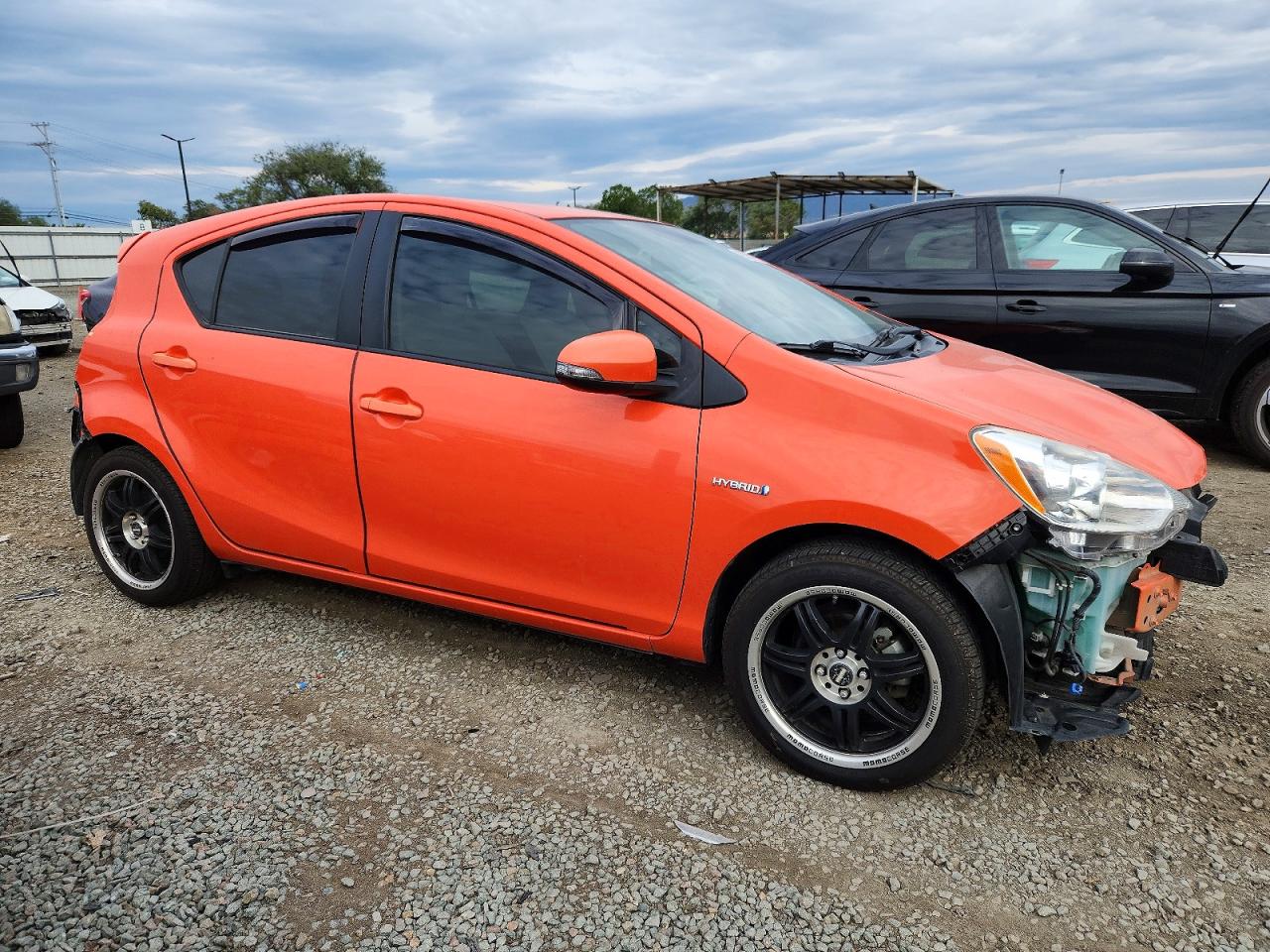 2014 TOYOTA PRIUS C photo 4