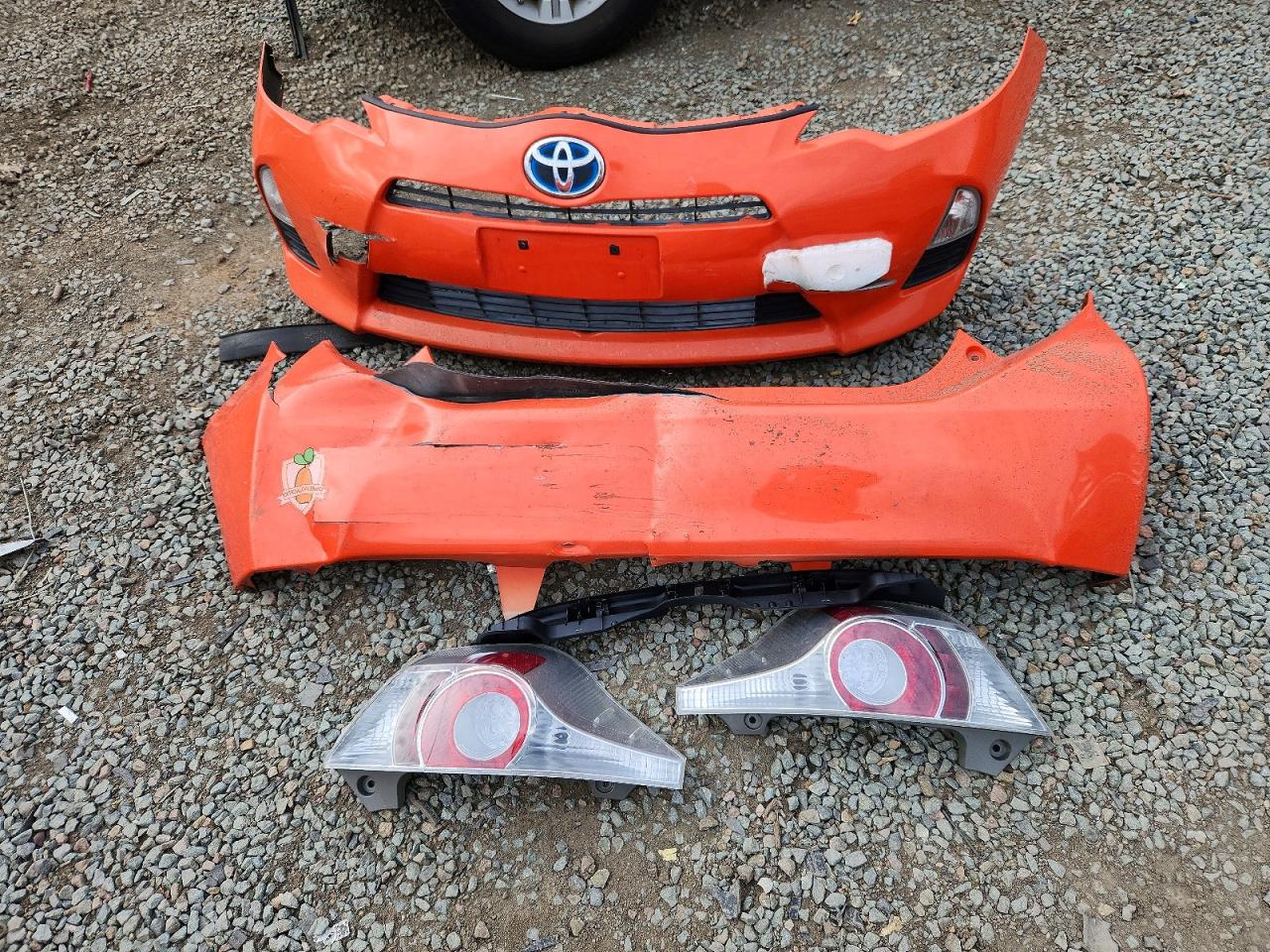 2014 TOYOTA PRIUS C photo 12