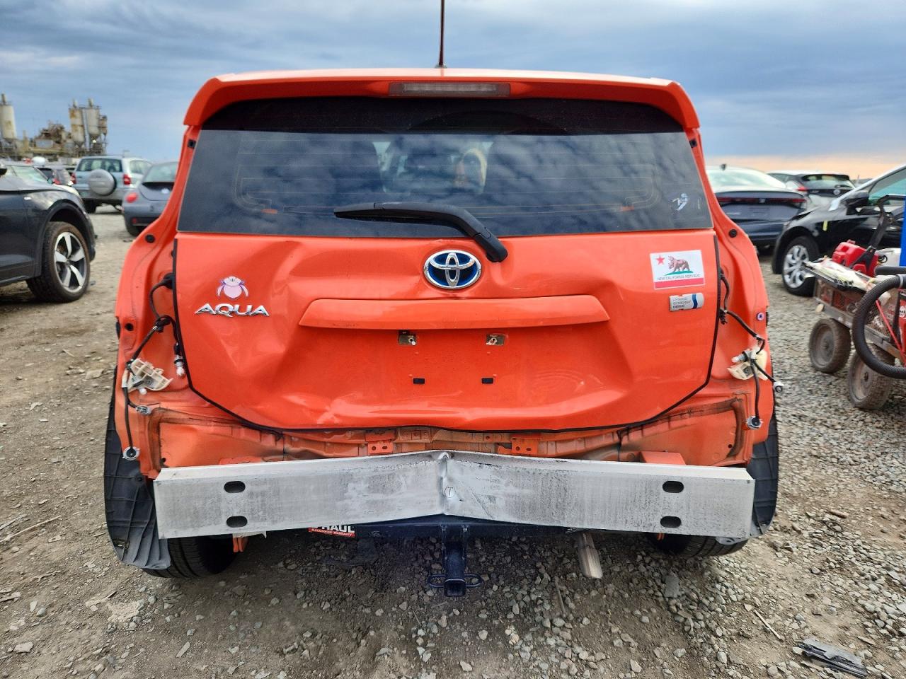 2014 TOYOTA PRIUS C photo 6