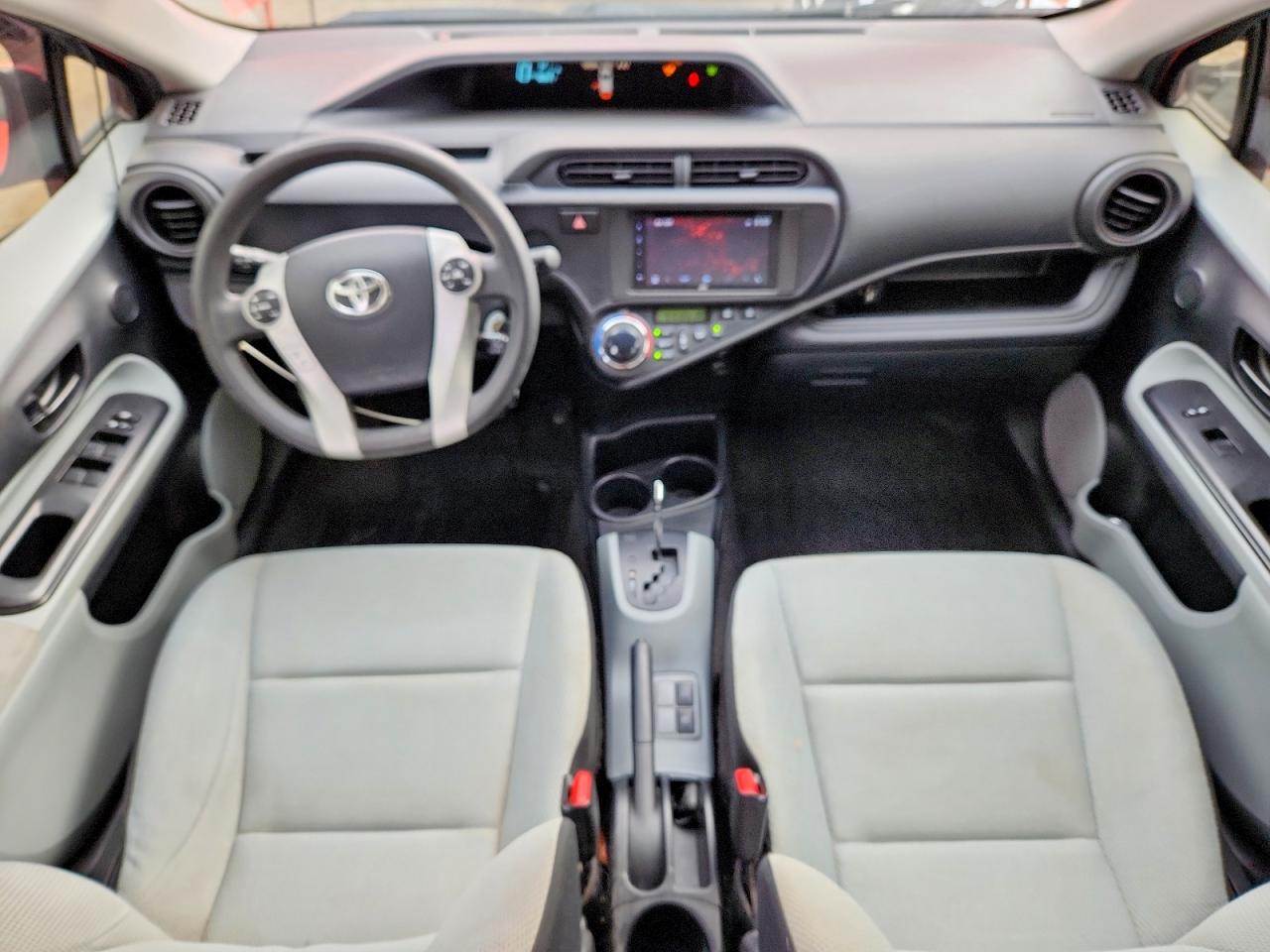 2014 TOYOTA PRIUS C photo 8