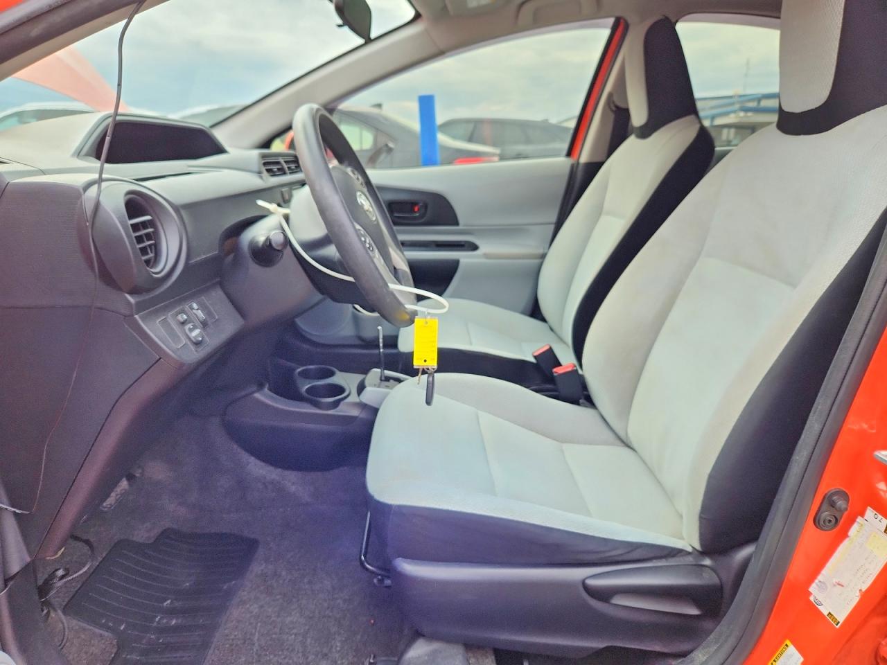 2014 TOYOTA PRIUS C photo 7