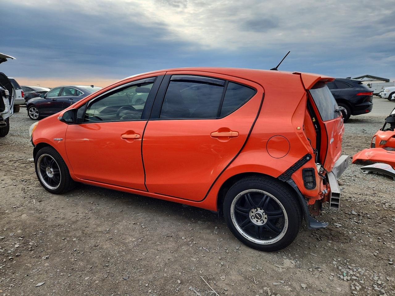 2014 TOYOTA PRIUS C photo 2